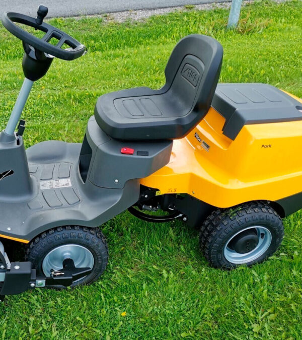 Rider Cortacésped de corte frontal Stiga Park 300 LC 14HP 85cm